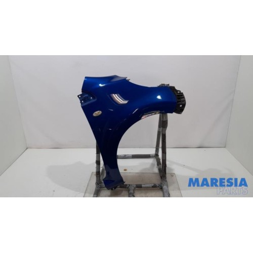 Peugeot - 107 - Front wing, right