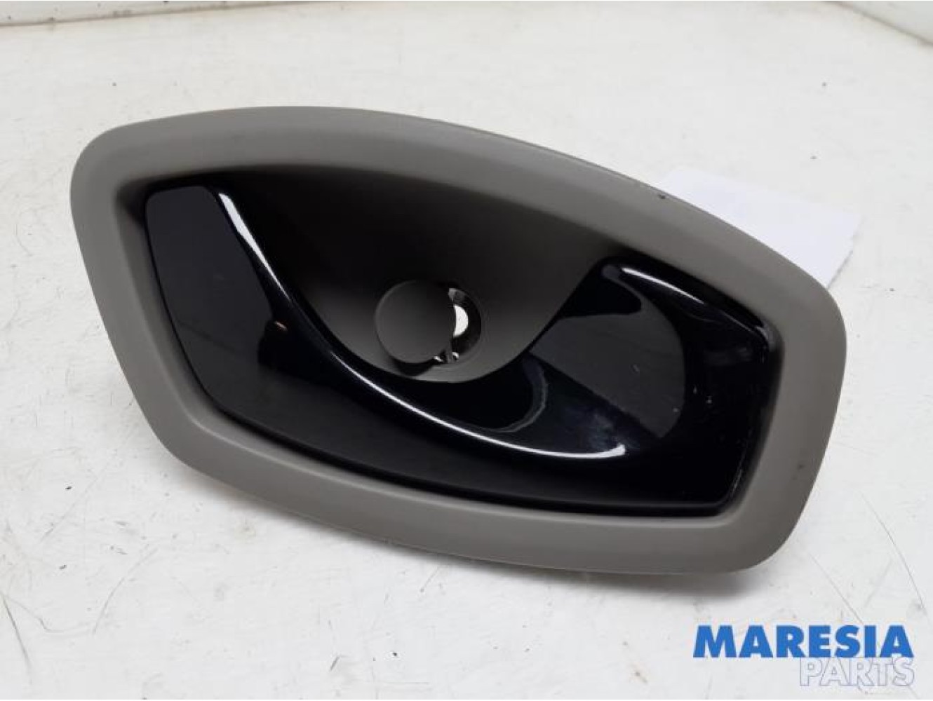 Renault - ZOE - Front door handle 4-door, right