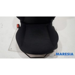 Peugeot - 208 - Sitz links