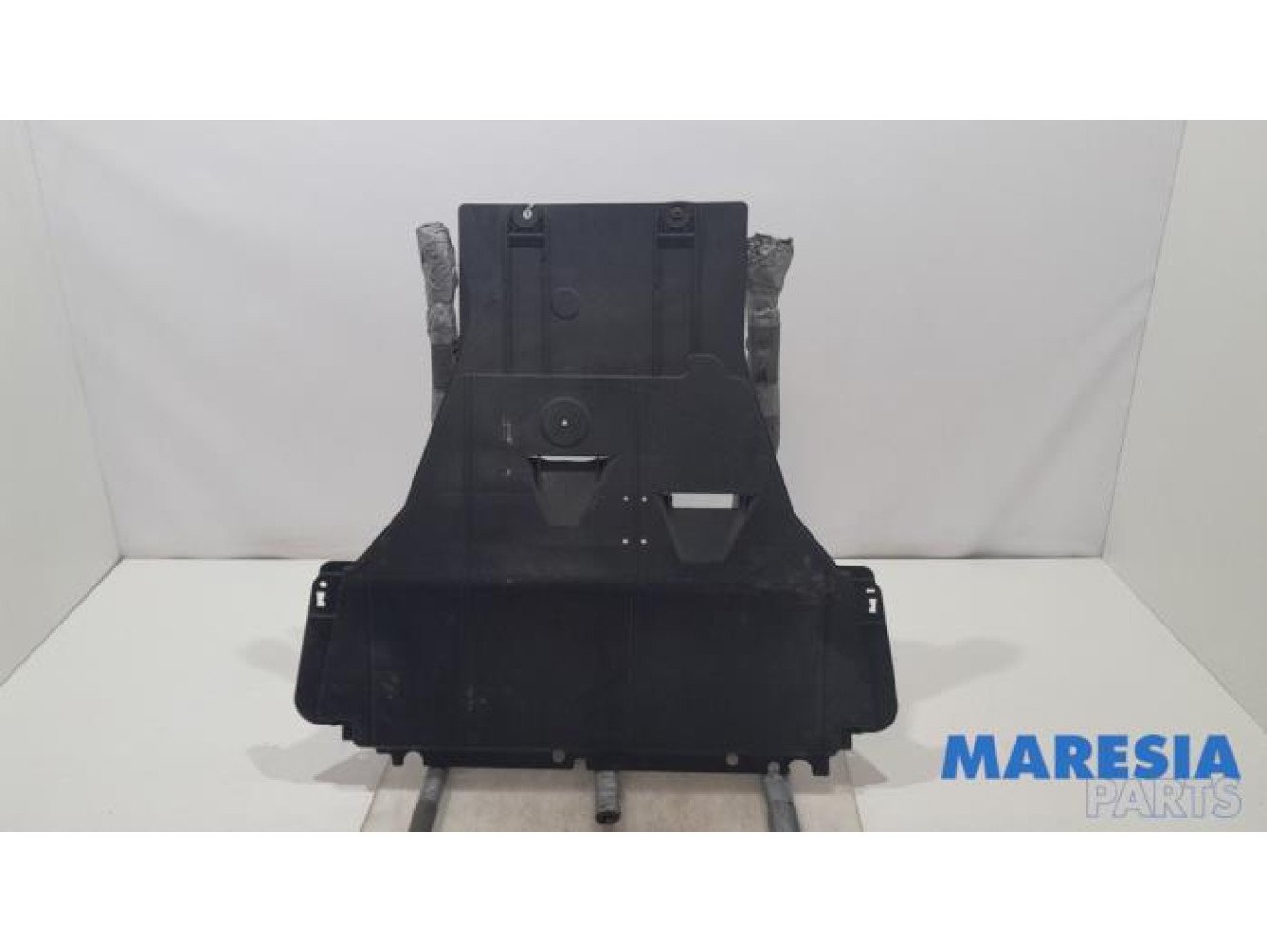 Renault - Megane - Engine protection panel