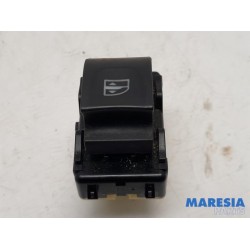 Renault - ZOE - Electric window switch