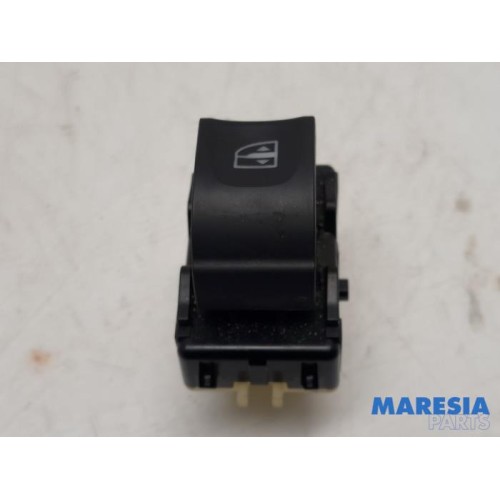 Renault - ZOE - Electric window switch