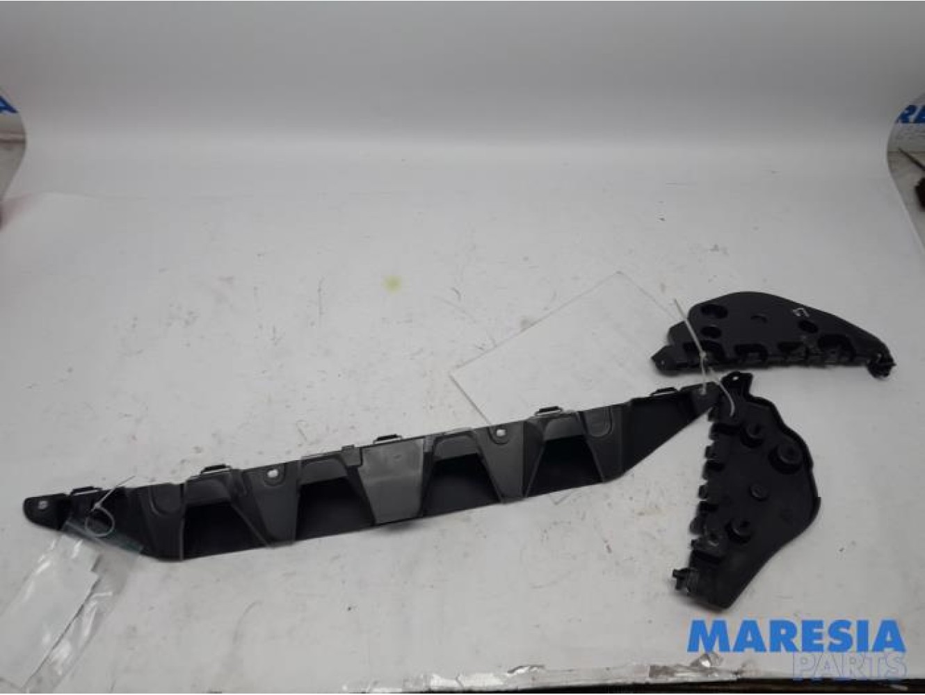Renault - ZOE - Rear bumper bracket central