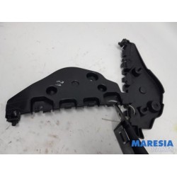 Renault - ZOE - Rear bumper bracket central