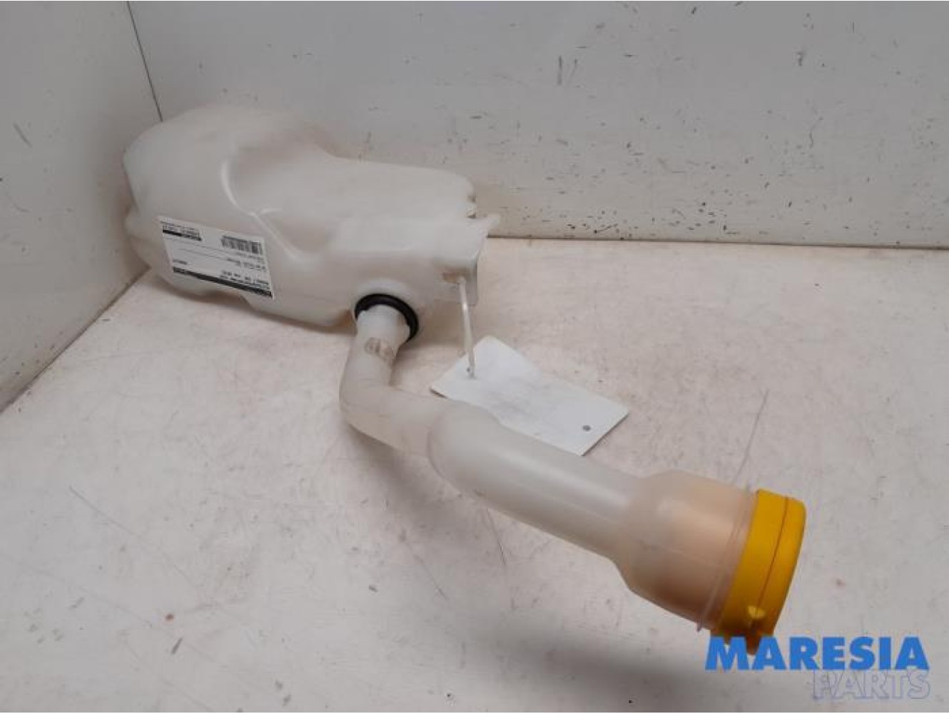 Renault - ZOE - Front windscreen washer reservoir