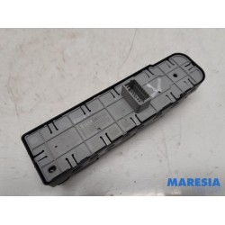 Renault - Grand Scenic - Multi-functional window switch