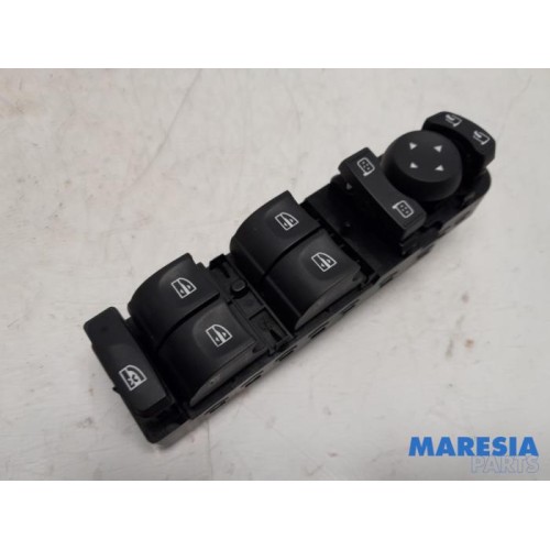 Renault - Grand Scenic - Multi-functional window switch
