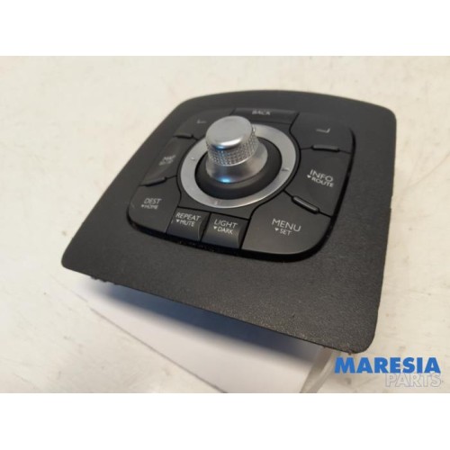 Renault - Grand Scenic - Panneau de commandes navigation