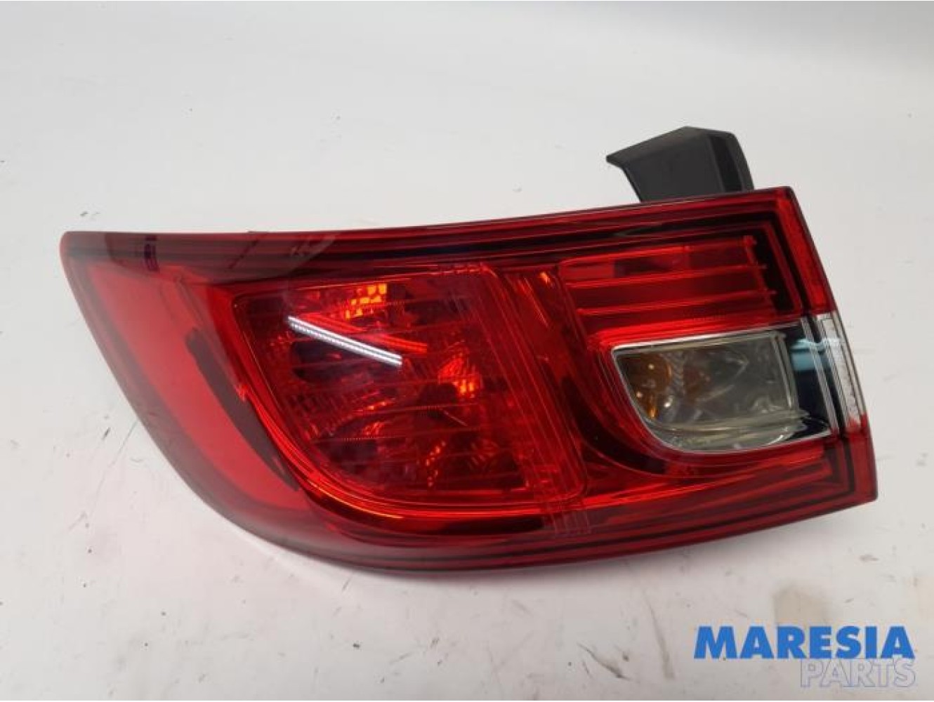 Renault - Clio - Taillight, left