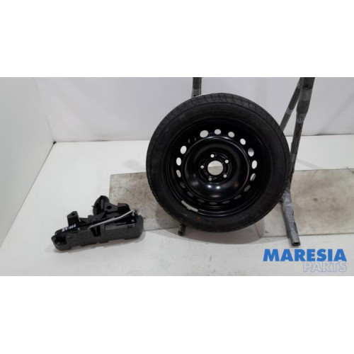 Renault - Megane - Krikset + reservewiel