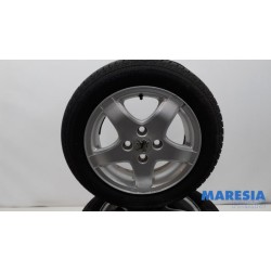 Peugeot - 107 - Sportvelgenset + banden