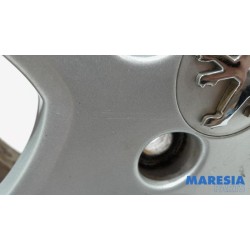 Peugeot - 107 - Sportvelgenset + banden