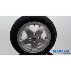 Peugeot - 107 - Sportvelgenset + banden