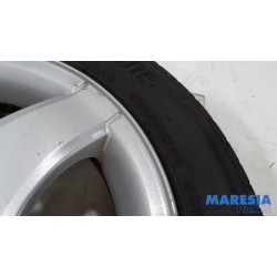 Peugeot - 107 - Sportvelgenset + banden