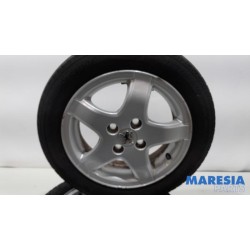 Peugeot - 107 - Sportvelgenset + banden