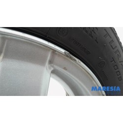 Peugeot - 107 - Sportvelgenset + banden