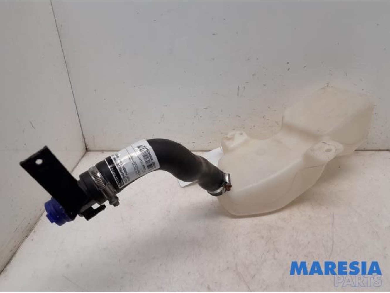 Fiat - Panda - Front windscreen washer reservoir