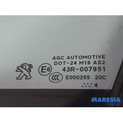 Peugeot - 208 - Quarter light, front left