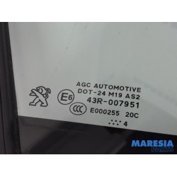 Peugeot - 208 - Quarter light, front right
