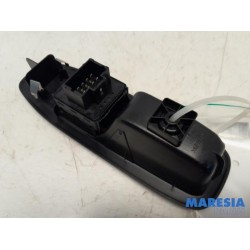 Peugeot - 208 - Multi-functional window switch
