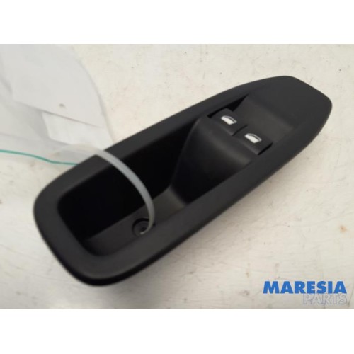 Peugeot - 208 - Multi-functional window switch