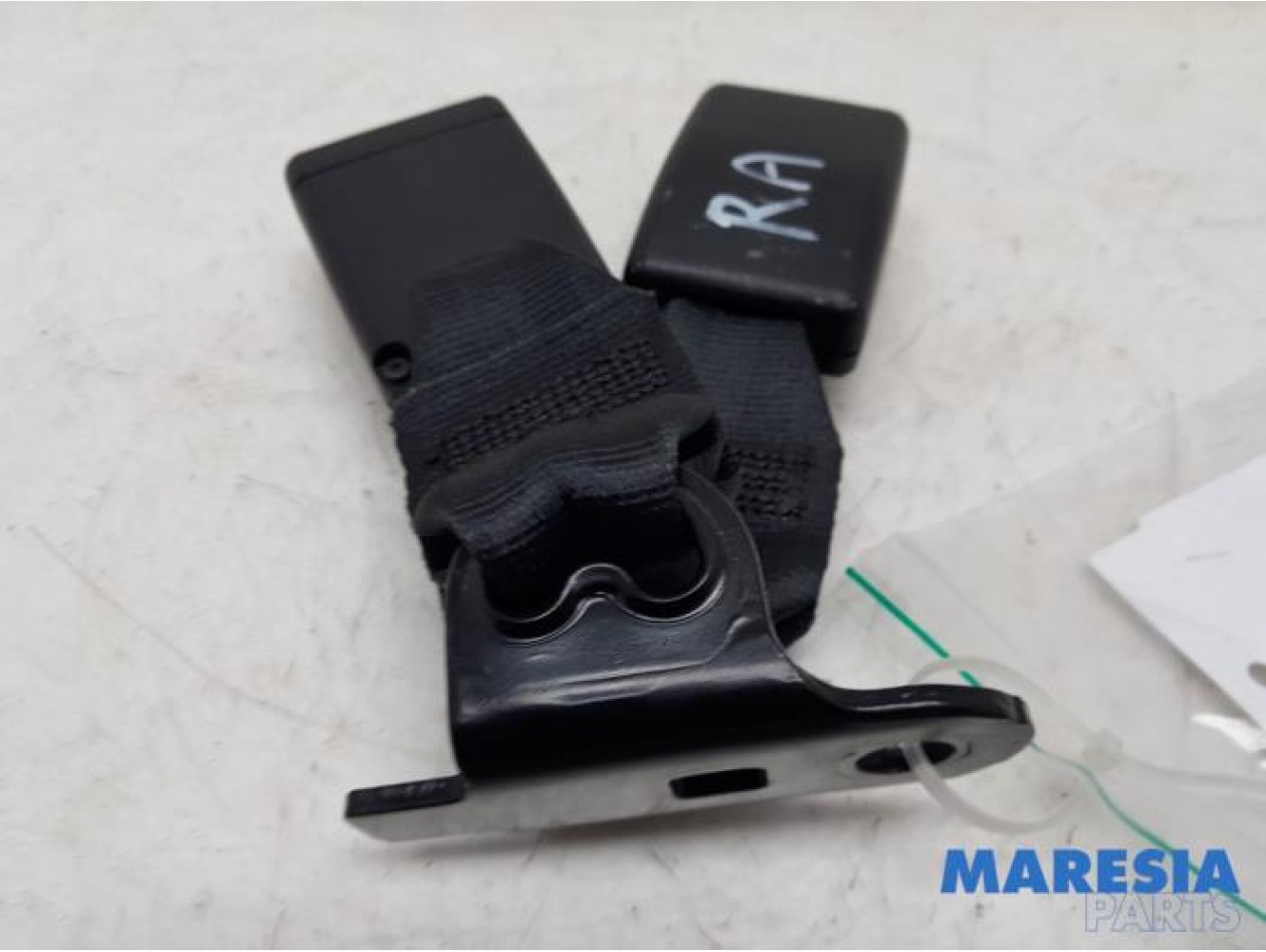 Peugeot - 208 - Rear seatbelt buckle, centre