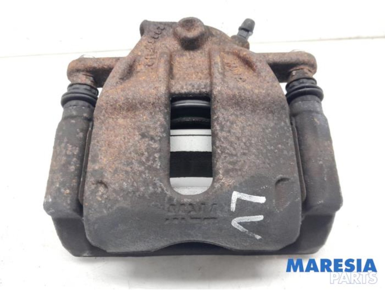Renault - Clio - Front brake calliper, left