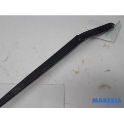 Renault - Clio - Front wiper arm