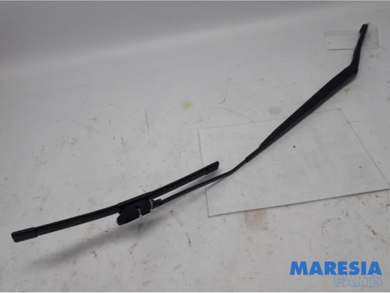 Renault - Clio - Front wiper arm