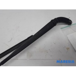 Renault - Clio - Front wiper arm
