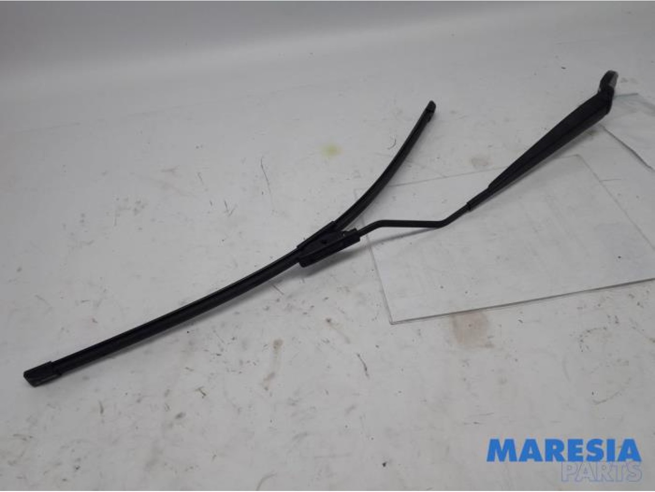 Renault - Clio - Front wiper arm