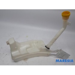 Renault - Clio - Front windscreen washer reservoir