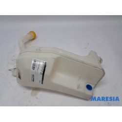 Renault - Clio - Front windscreen washer reservoir