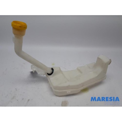 Renault - Clio - Front windscreen washer reservoir