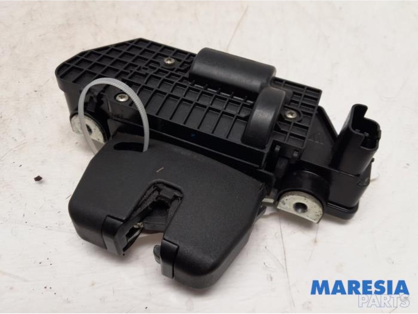 Peugeot - 5008 - Tailgate lock mechanism