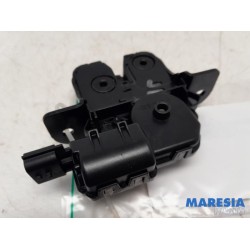 Renault - Megane - Tailgate lock mechanism