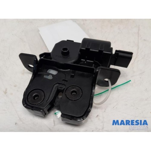 Renault - Megane - Tailgate lock mechanism
