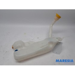 Renault - Megane - Front windscreen washer reservoir