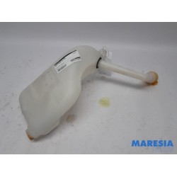 Renault - Megane - Front windscreen washer reservoir