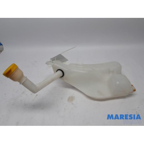 Renault - Megane - Front windscreen washer reservoir