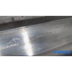 Renault - Megane - Radiator bar