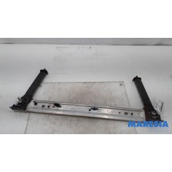 Renault - Megane - Radiator bar