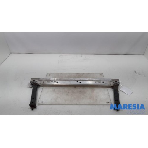 Renault - Megane - Radiator bar