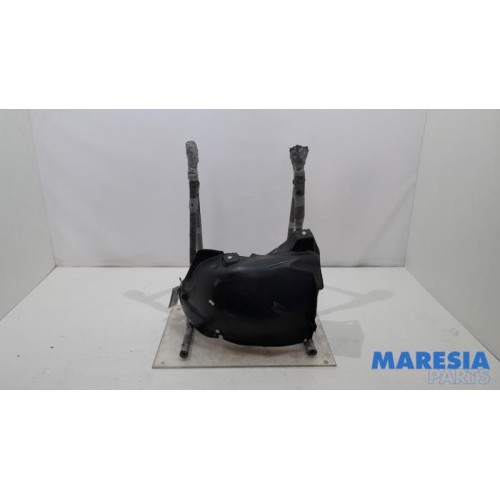 Renault - Clio - Wheel arch liner