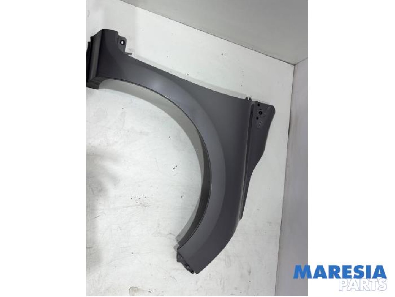Renault - Clio - Front wing, right
