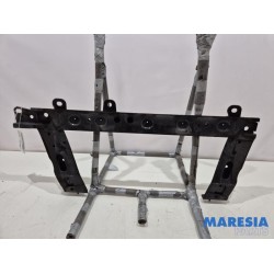 Renault - Clio - Radiator bar
