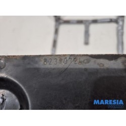 Renault - Clio - Radiator bar