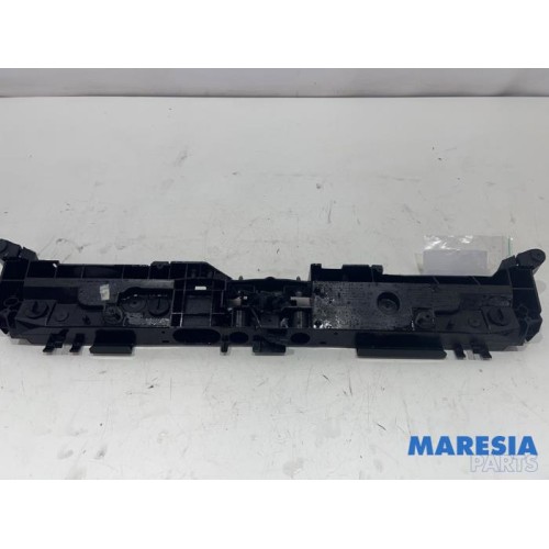 Renault - Clio - Lock plate