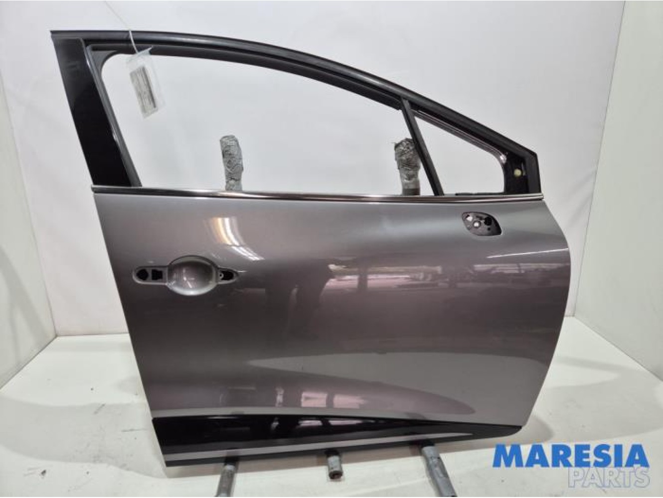 Renault - Clio - Front door 4-door, right