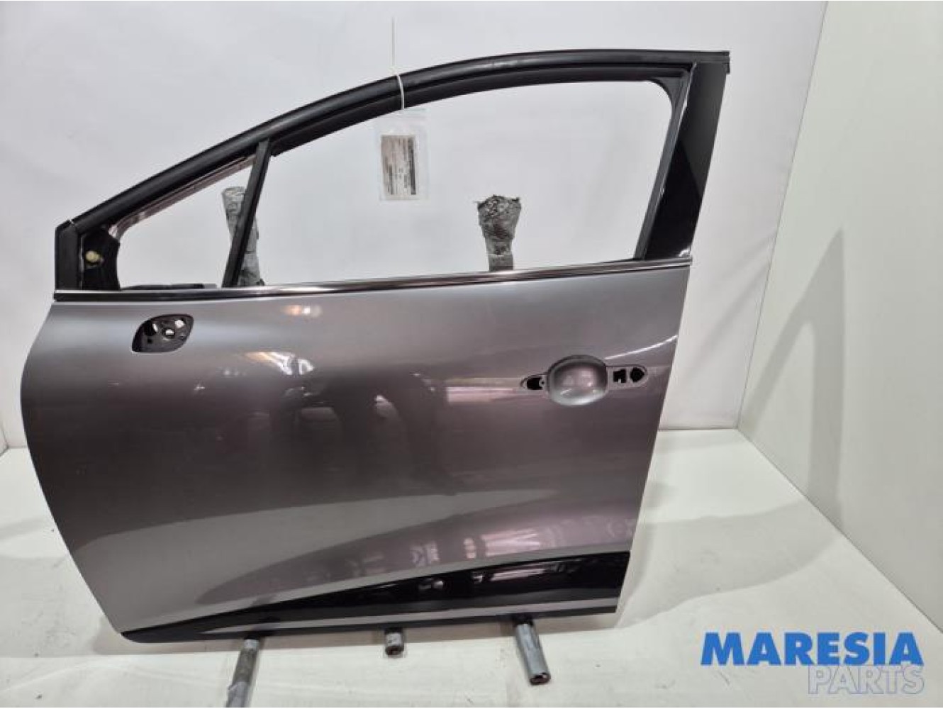 Renault - Clio - Door 4-door, front left